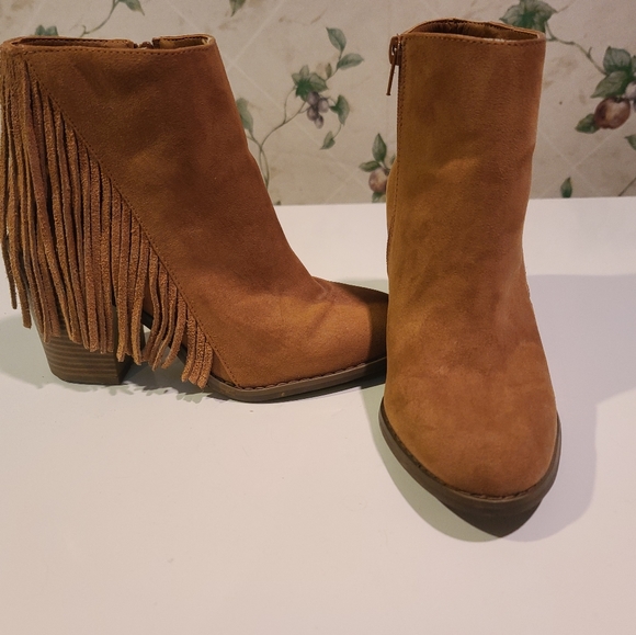 Fringe boots - Picture 2 of 3